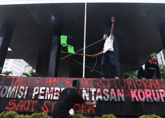 Demo HMI di Gedung KPK Rusuh, 2 Polisi Terluka