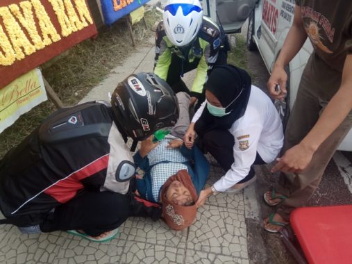 Tunawisma Hamil Muda Keguguran di Pinggir Jalan Monginsidi, Ambulans Pemkot Bandar Lampung Beraksi Cepat