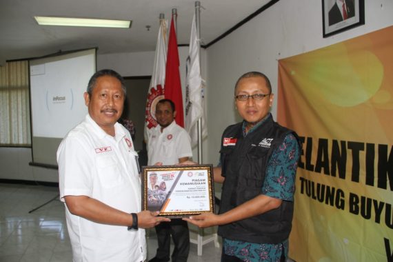 IZI Lampung Berikan Kursi Roda ke Seno Aji