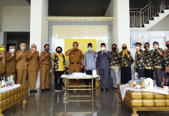 Abdul Hakim Bawa Peternak Ayam Petelur Hadap Gubernur Lampung, Minta Harga Pakan Ternak Normal