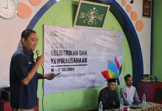 Inisiasi Pelatihan Kewirausahaan-Penyerahan Modal Usaha, PLN Dorong Kemandirian Pesantren di Lampung